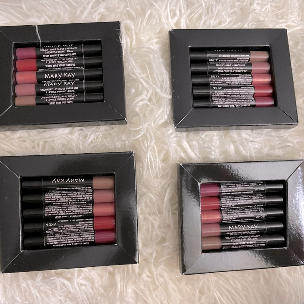4 Mini sets of lipglosses